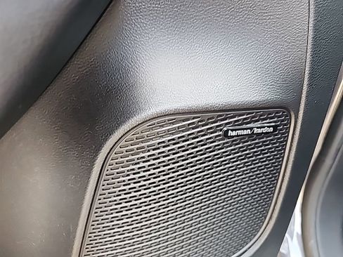 Used 2021 Chrysler Pacifica Limited w/ Uconnect Theater Family Group image 24