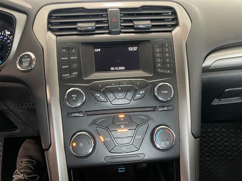 Used 2017 Ford Fusion SE FWD image 13