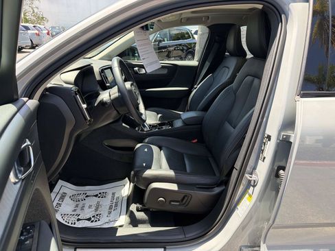 Certified 2024 Volvo XC40 B5 Ultimate w/ Protection Package Premier AWD/4WD image 17