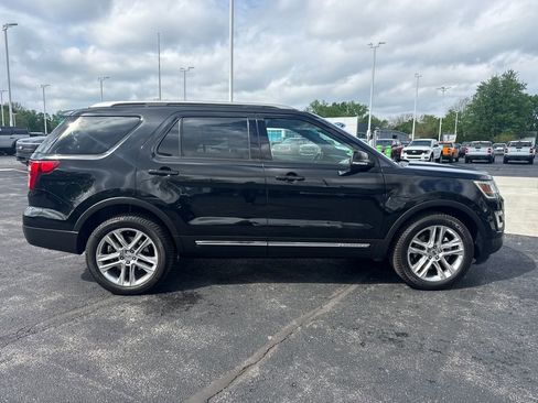 Used 2017 Ford Explorer XLT w/ Equipment Group 202A AWD/4WD image 6