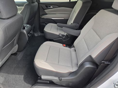 Used 2026 Chevrolet Traverse LT FWD image 17