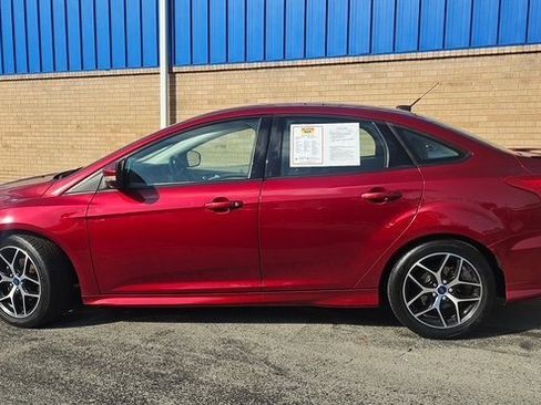 Used 2015 Ford Focus SE w/ SE Sport Package image 7