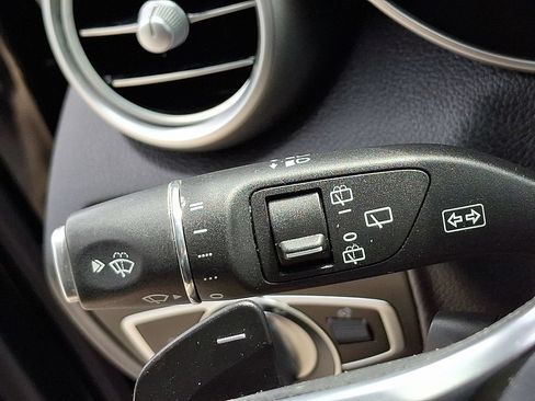 Used 2020 Mercedes-Benz GLC 300 w/ Premium Package image 27