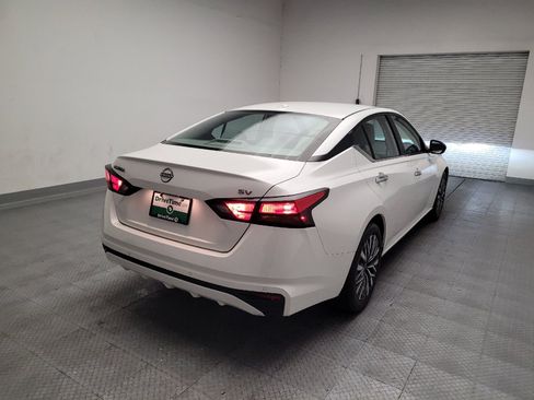 Used 2024 Nissan Altima 2.5 SV FWD image 9