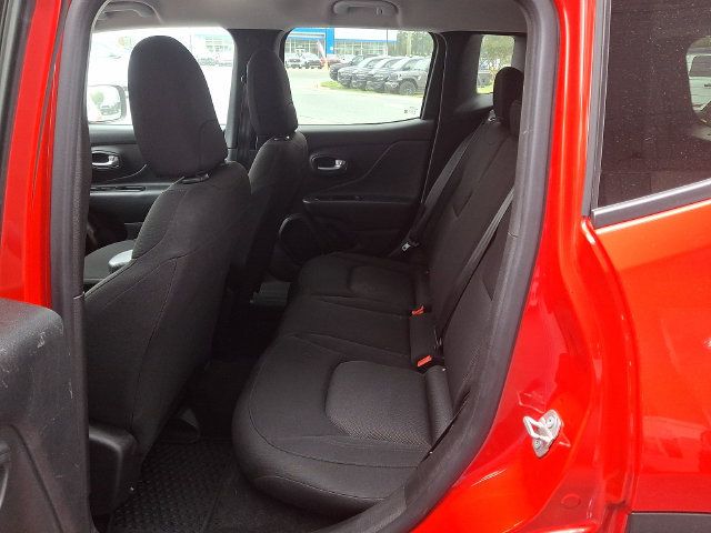Used 2023 Jeep Renegade Latitude AWD/4WD image 10