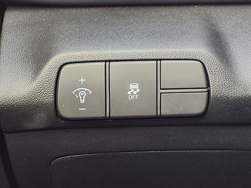 Certified 2025 Hyundai Elantra Sport image 17