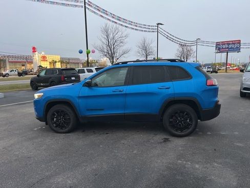 Used 2023 Jeep Cherokee Altitude Lux AWD/4WD image 39