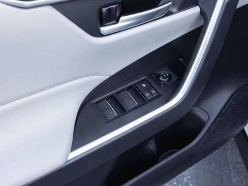 Certified 2025 Toyota RAV4 XLE Premium AWD/4WD image 9