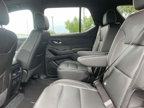 Used 2023 Chevrolet Traverse Premier FWD image 11
