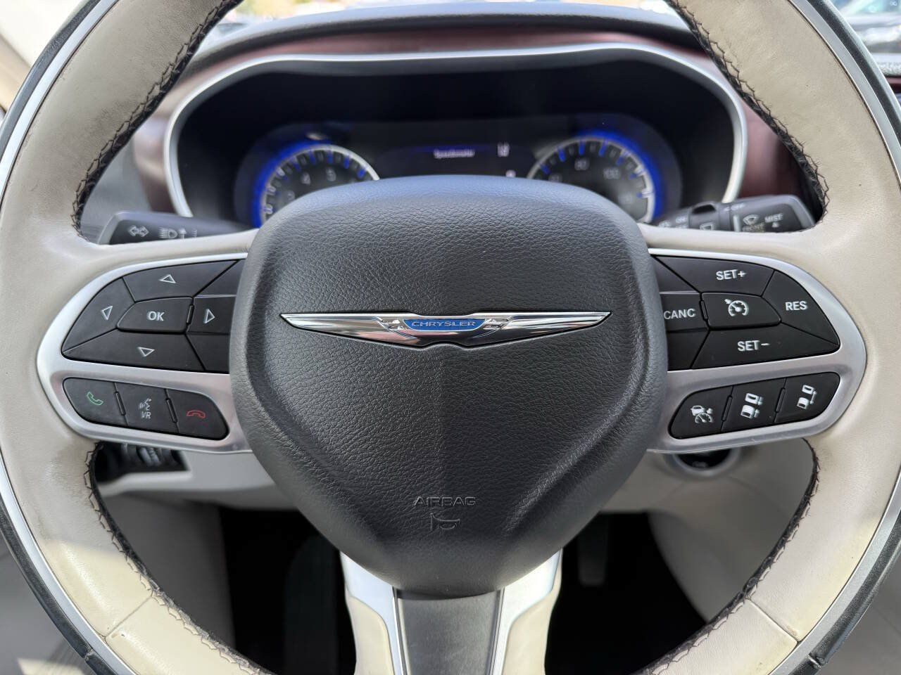 Used 2017 Chrysler Pacifica Limited w/ UConnect Theater Package FWD image 26