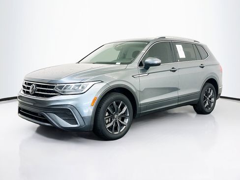 Used 2022 Volkswagen Tiguan SE w/ Panoramic Sunroof Package AWD/4WD image 3