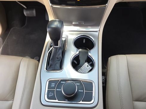 Used 2021 Jeep Grand Cherokee Limited AWD/4WD image 29