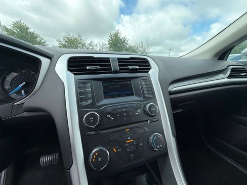 Used 2014 Ford Fusion SE FWD image 8