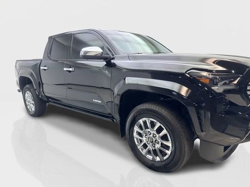 Used 2025 Toyota Tacoma Limited AWD/4WD image 12