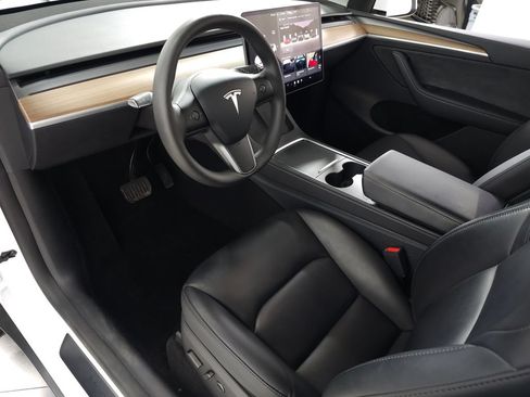 Used 2025 Tesla Model Y Long Range AWD/4WD image 16