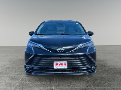 New 2026 Toyota Sienna XLE AWD/4WD image 9