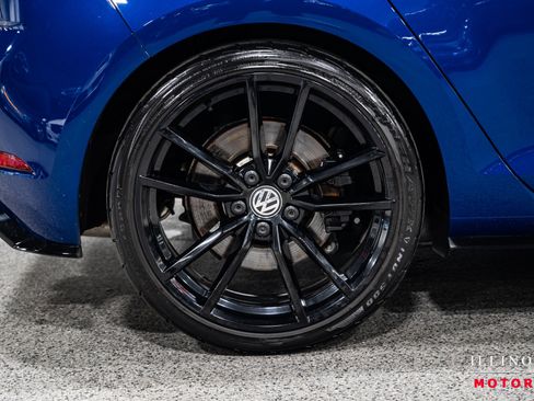 Used 2019 Volkswagen Golf R 4-Door image 12