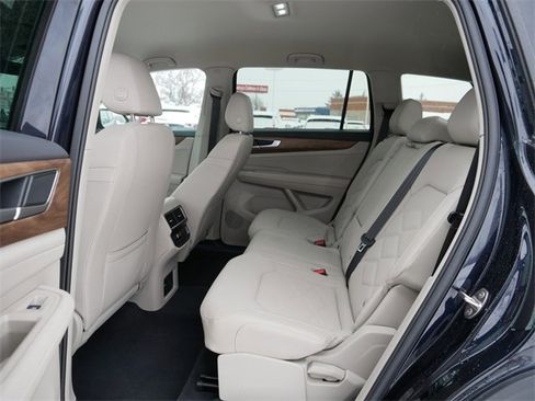 Certified 2025 Volkswagen Atlas SE image 16