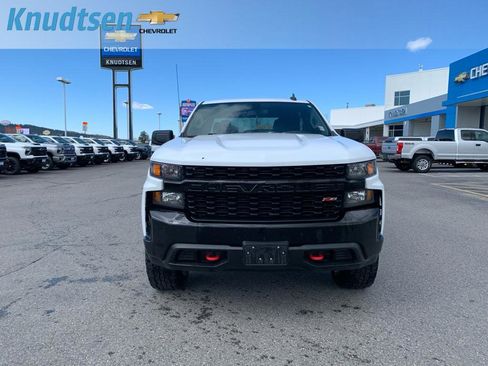 Used 2021 Chevrolet Silverado 1500 Custom Trail Boss w/ LPO, Dark Essentials Package AWD/4WD image 2