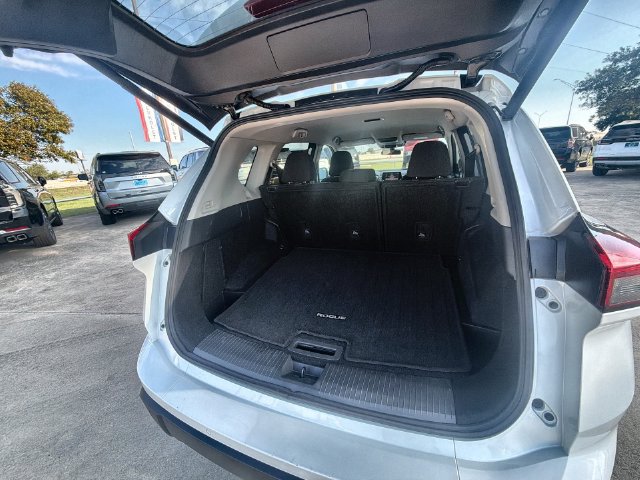 Used 2025 Nissan Rogue SV FWD image 25