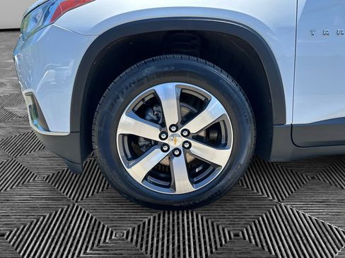 Used 2021 Chevrolet Traverse LT w/ LT Premium Package AWD/4WD image 14