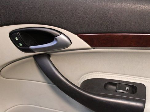 Used 2008 Saab 9-3 2.0T w/ Moonroof Package image 9