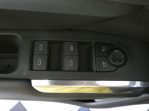 Used 2025 Chevrolet Traverse LT image 18