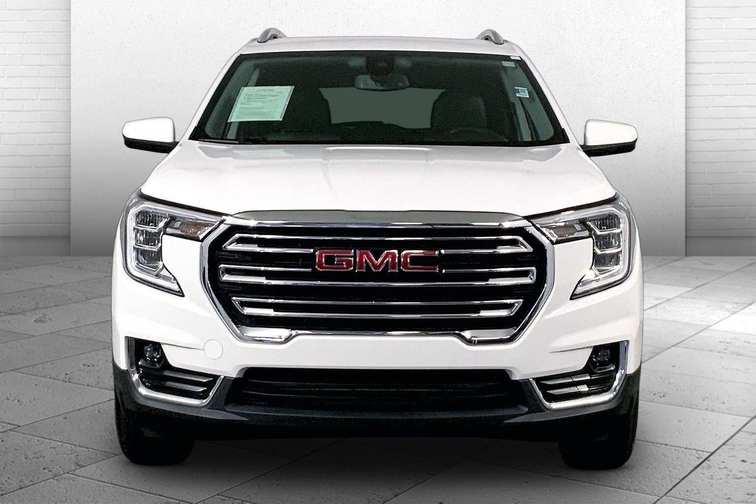 Used 2024 GMC Terrain SLT AWD/4WD image 2