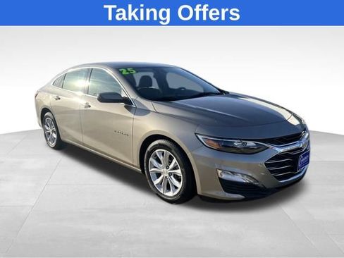 Used 2025 Chevrolet Malibu LT FWD image 1