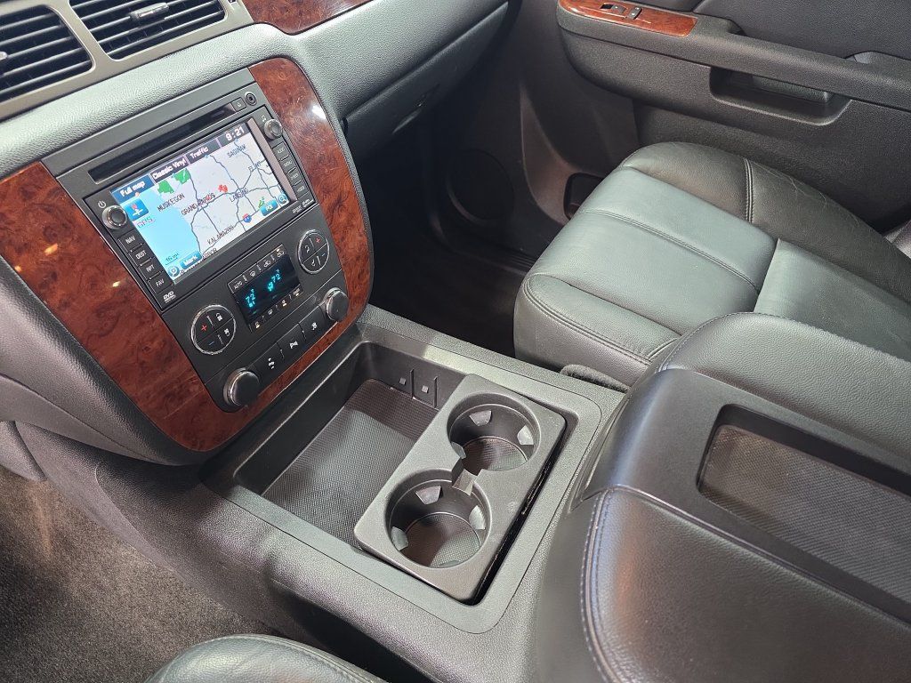 Used 2011 Chevrolet Avalanche LT AWD/4WD image 24