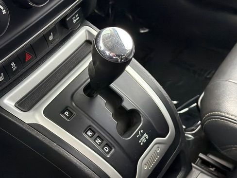Used 2016 Jeep Compass Latitude image 19