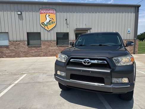 Used 2011 Toyota 4Runner Limited w/ Convenience Pkg AWD/4WD image 4