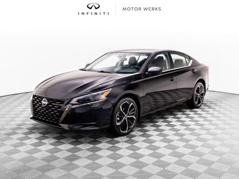 Used 2025 Nissan Altima 2.5 SR AWD/4WD image 1