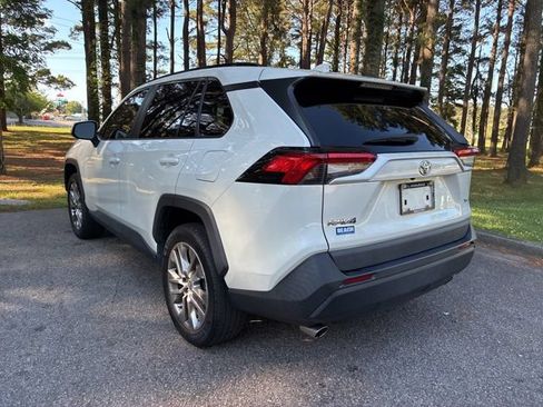 Used 2022 Toyota RAV4 XLE Premium FWD image 6