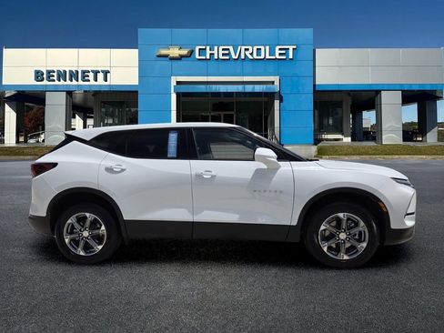 Certified 2025 Chevrolet Blazer LT FWD image 8