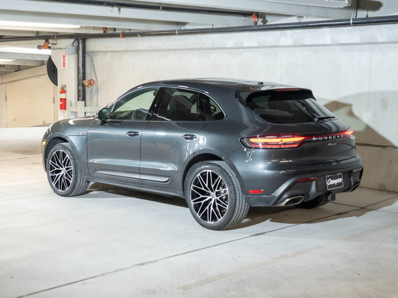 Certified 2026 Porsche Macan AWD/4WD image 3
