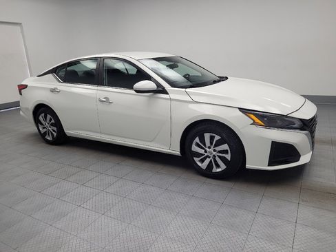 Used 2023 Nissan Altima 2.5 S FWD image 11