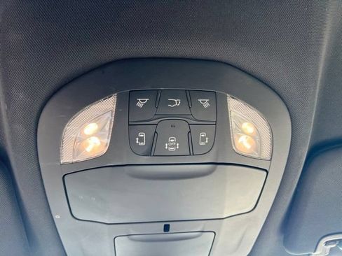 Used 2019 Chrysler Pacifica Touring Plus w/ S Appearance Package FWD image 23