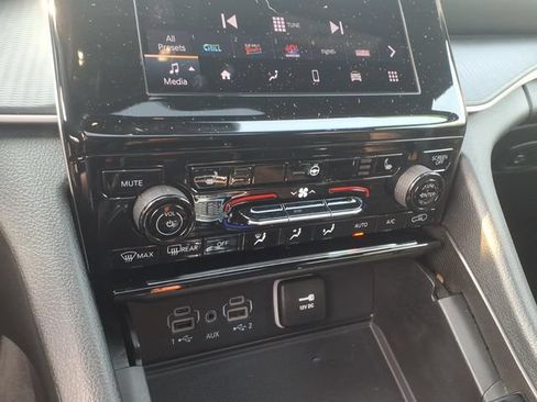 Certified 2024 Jeep Grand Cherokee Altitude AWD/4WD image 17