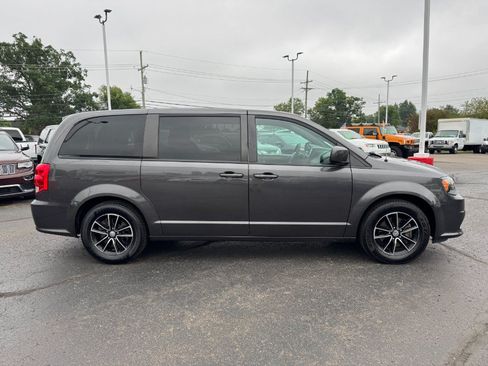 Used 2018 Dodge Grand Caravan SE FWD image 6