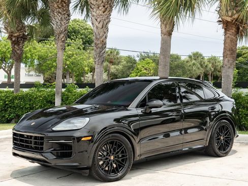 Used 2025 Porsche Cayenne GTS AWD/4WD image 34