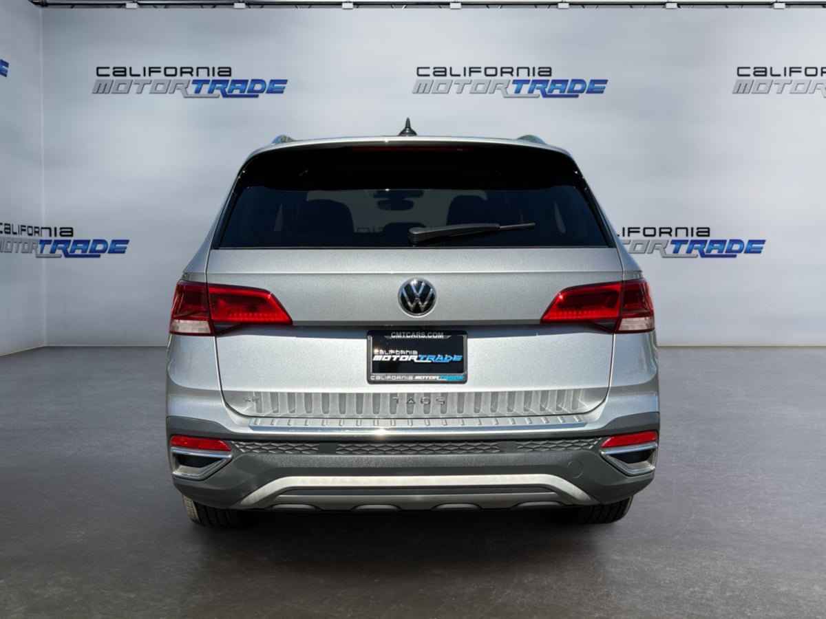 Used 2023 Volkswagen Taos SE w/ Panoramic Sunroof Package FWD image 6