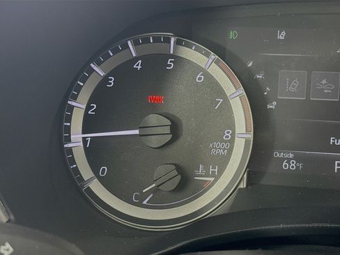 Used 2024 Toyota Highlander XLE AWD/4WD image 12