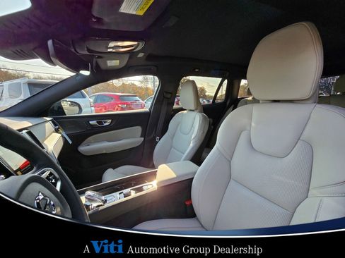 Used 2025 Volvo V60 B5 Cross Country Ultra w/ Protection Package Premier image 13