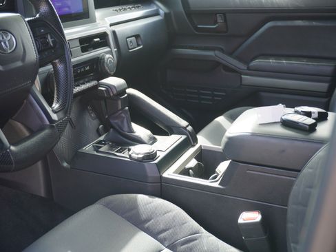 Used 2025 Toyota Tacoma SR5 AWD/4WD image 21