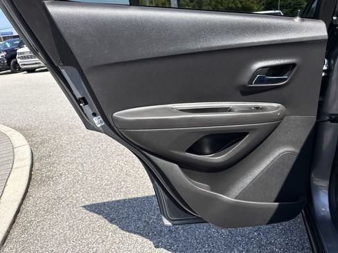 Used 2019 Chevrolet Trax LT w/ LT Convenience Package FWD image 27