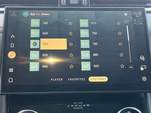 Used 2023 Jaguar F-PACE SVR image 25