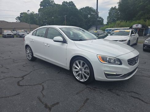 Used 2018 Volvo S60 T5 Inscription Platinum FWD image 4