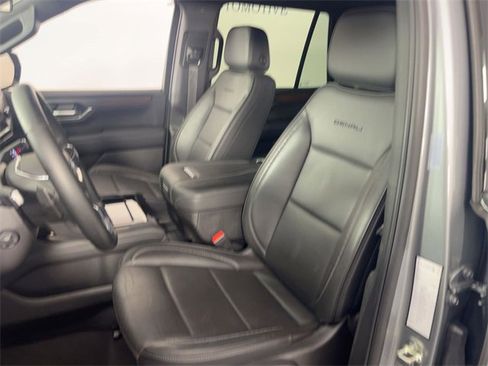 Used 2025 GMC Yukon Denali image 12