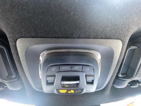 Used 2024 Toyota Corolla Cross AWD Hybrid w/ Moonroof Package image 26